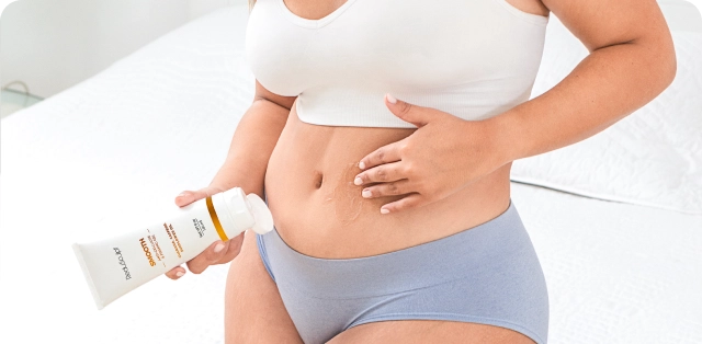 Applying sculpting gel on the abdomen after treatment to enhance the overall sculpting routine.